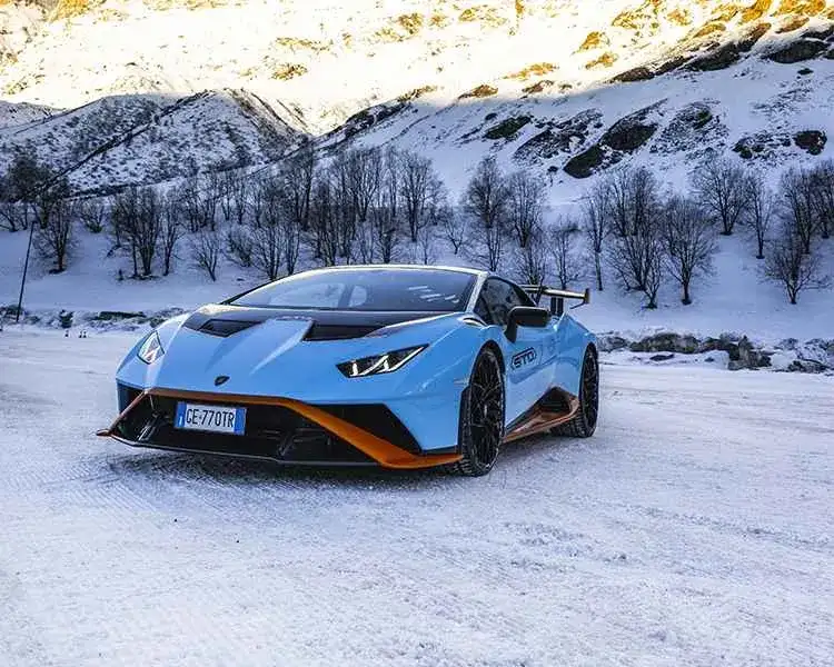 Lamborgini in the winter, autotransportation process